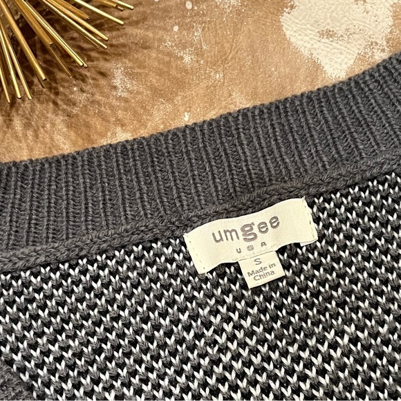 Umgee A-Frayed the Stars Are Yours Sweater Size Small Oversized - Picture 5 of 7